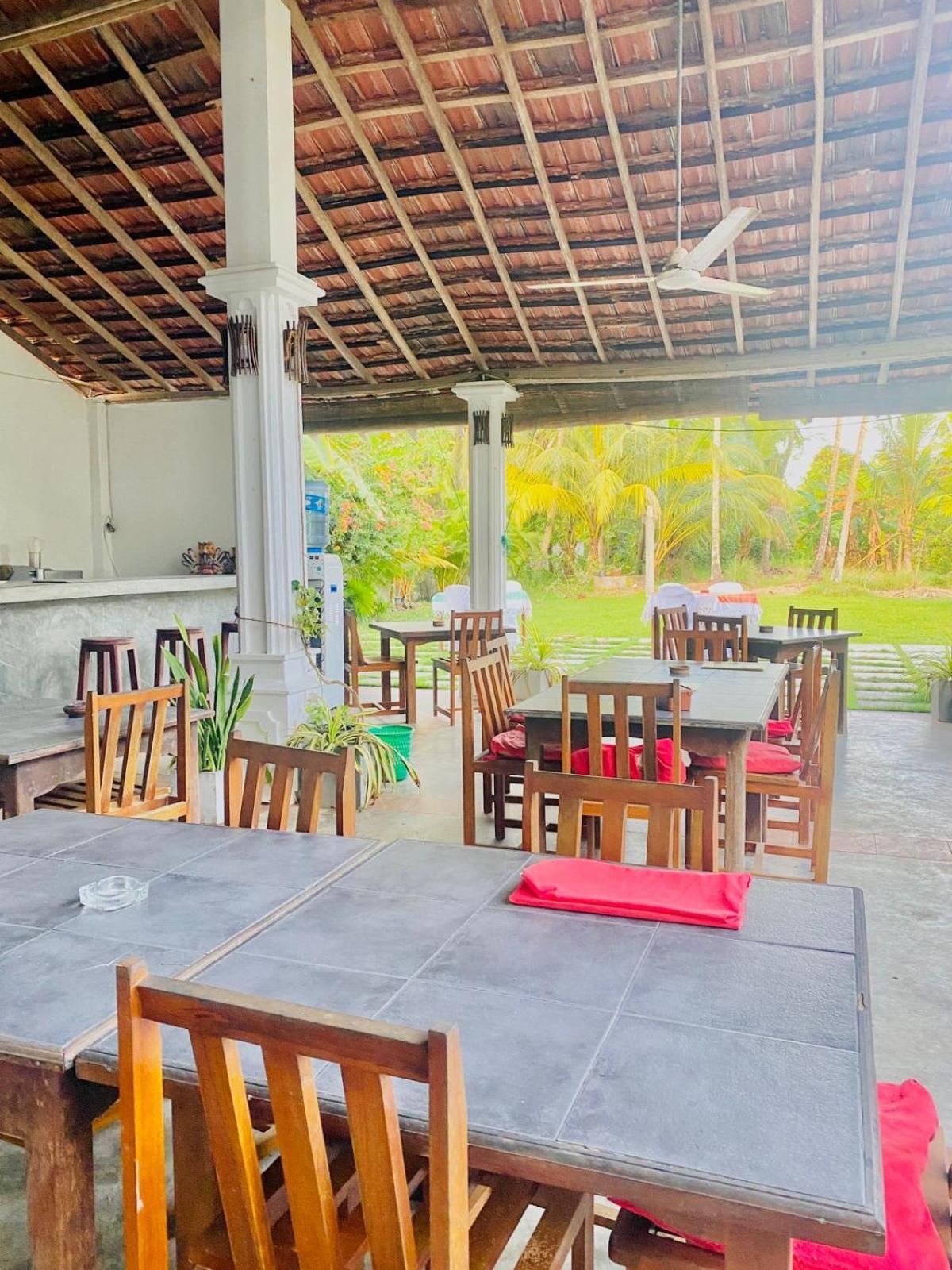 Sunny'S Garden Hotel Ambalangoda  Esterno foto